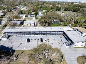 2475 18th Ave S in St. Petersburg, FL - Foto de edificio - Building Photo