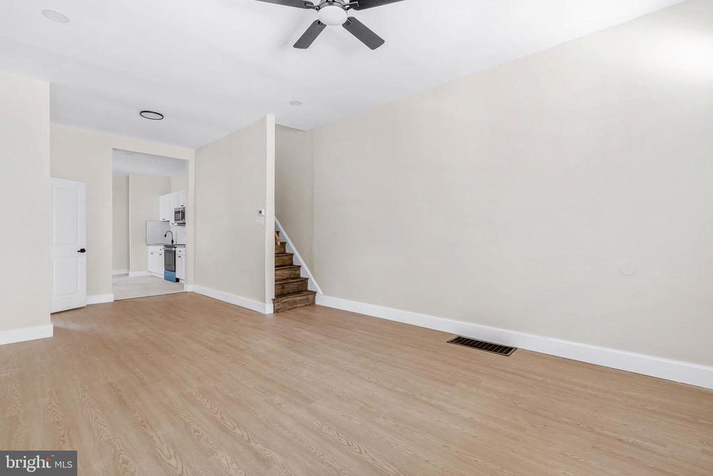 4288 Viola St in Philadelphia, PA - Building Photo