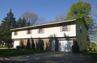 998 52nd St SE in Kentwood, MI - Building Photo