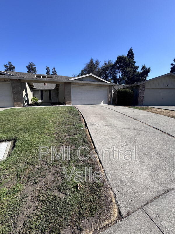 1526 Silver Creek Cir in Stockton, CA - Building Photo - Building Photo