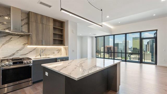 315 S Cesar Chavez Blvd-Unit -1904 in Dallas, TX - Building Photo - Building Photo