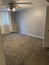 125 Twin Oaks Dr in Joliet, IL - Building Photo - Building Photo