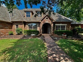 1808 Oak Forest Dr in Edmond, OK - Building Photo - Building Photo