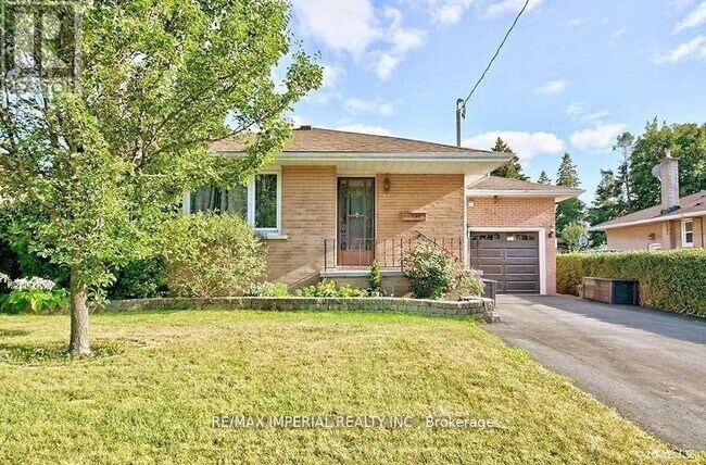 711 Gilbert St W in Whitby, ON - Building Photo - Building Photo