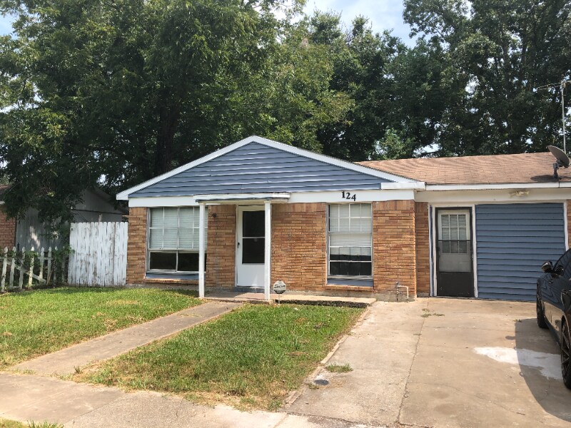 124 Town Homes Dr in Lafayette, LA - Building Photo