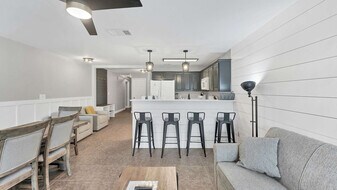 730 E Mather St in New Braunfels, TX - Building Photo