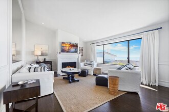 6787 Las Olas Way in Malibu, CA - Building Photo - Building Photo