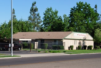 Plaza Mendoza in Fresno, CA - Building Photo - Building Photo