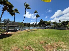 135 Kakahiaka St in Kailua, HI - Building Photo