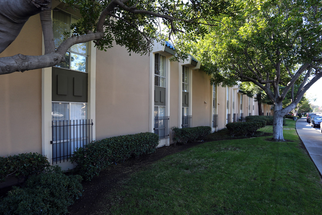 Balboa Fountains Apartments in San Diego, CA - Building Photo