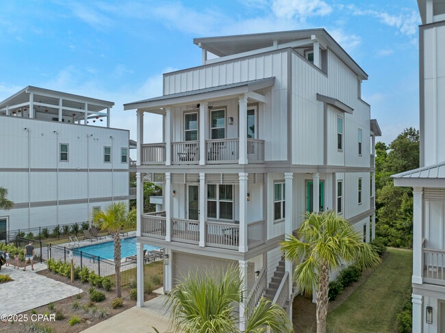 property at 15 E Queen Palm Dr