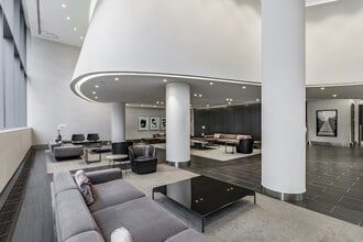 1815 Yonge St in Toronto, ON - Building Photo - Building Photo