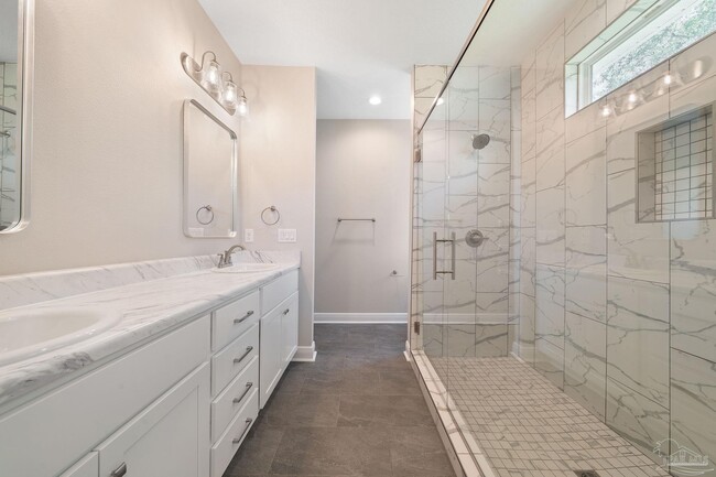 6477 Bay Oaks Dr in Milton, FL - Building Photo - Building Photo