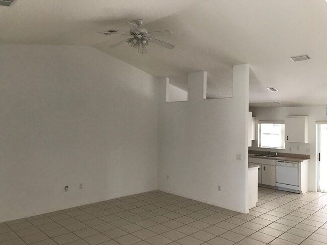 9 Rainbow Ln in Palm Coast, FL - Building Photo - Building Photo