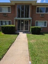 5421 Bermuda Dr, Unit A.  1st  Flr. in St. Louis, MO - Building Photo