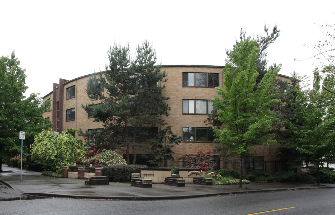 Cirque Apartments in Seattle, WA - Building Photo