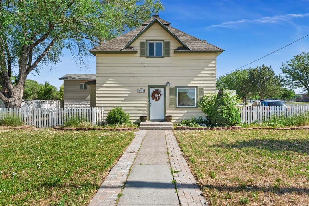 1390 E 6th S in Mountain Home, ID - Foto de edificio