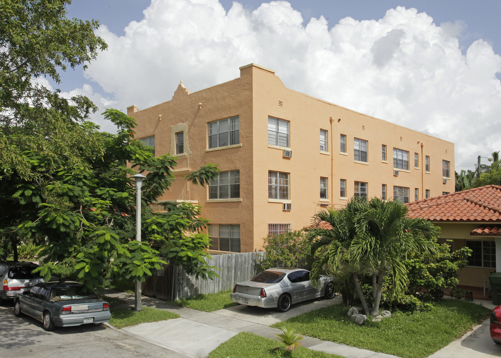 2177 SW 23rd St in Coral Gables, FL - Building Photo