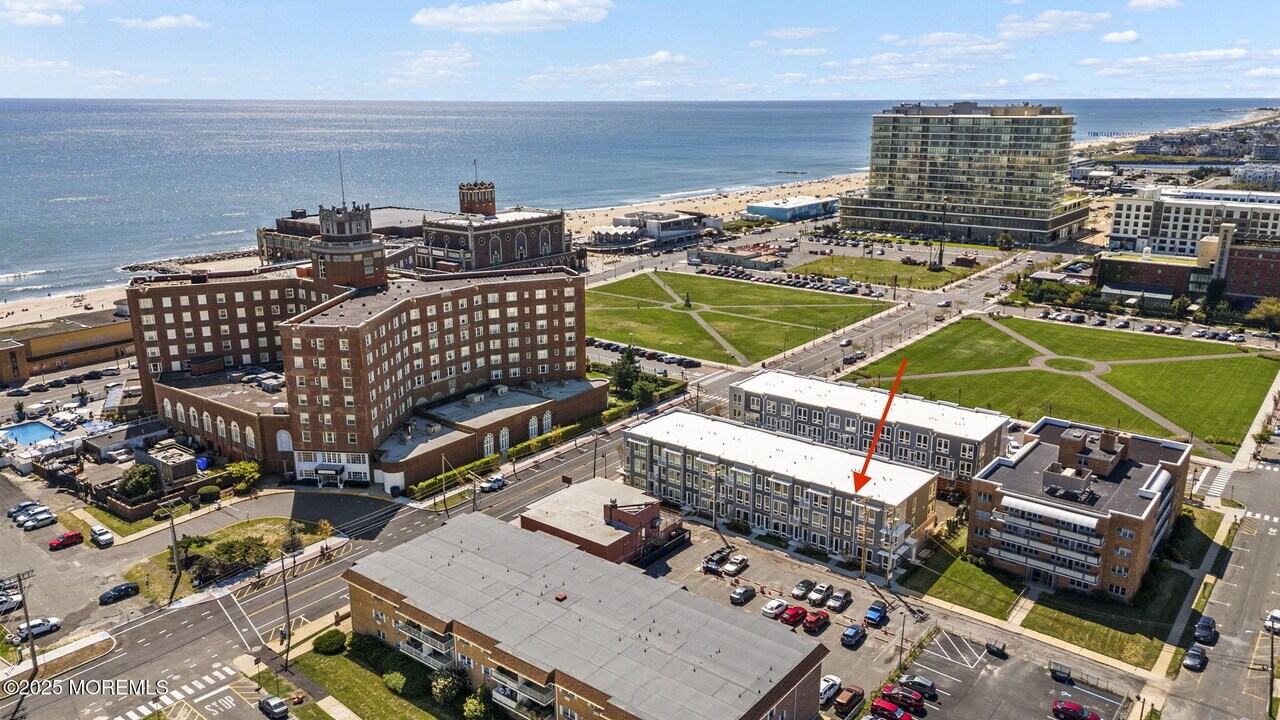1403 Kingsley St in Asbury Park, NJ - Building Photo