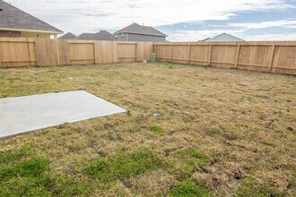 836 Canton Grass Ln in La Marque, TX - Building Photo - Building Photo