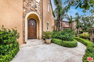 20430 Aurora Way in Los Angeles, CA - Building Photo - Building Photo