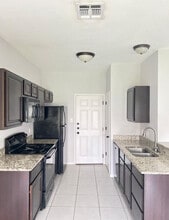 8702 Vista de Nubes in Converse, TX - Building Photo - Building Photo