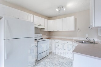 8705 SE Pardee St in Portland, OR - Building Photo - Building Photo