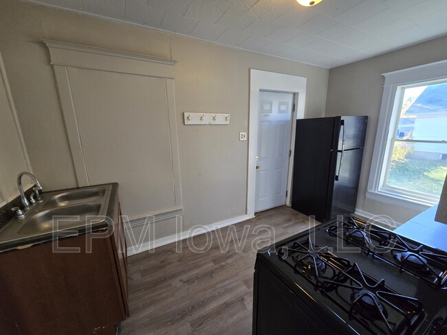 109 Summit Ave in Waterloo, IA - Building Photo - Building Photo