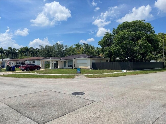 property at 3301 SW 20th Ct