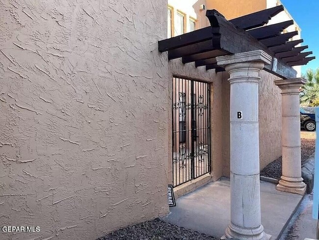 10604 Springwood Dr in El Paso, TX - Building Photo - Building Photo