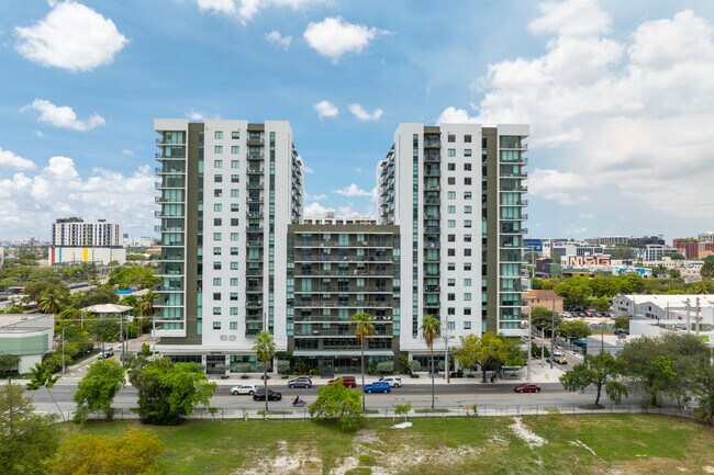 Cardinal Plaza in Miami, FL - Building Photo - Building Photo