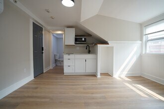 157 Dorchester St, Unit 18 in Boston, MA - Foto de edificio - Building Photo