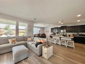 264 Blenheim Ct in Hollister, CA - Building Photo - Building Photo