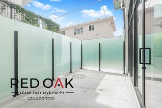 1860 N Western Ave in Los Angeles, CA - Building Photo - Building Photo