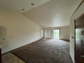 2111-2117 Green Valley Dr in Janesville, WI - Building Photo - Building Photo