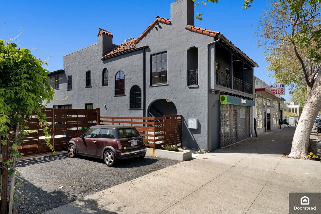 1716 San Pablo Ave in Berkeley, CA - Building Photo