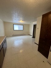 320 Oak Ave N-Unit -106 in Thief River Falls, MN - Building Photo - Building Photo