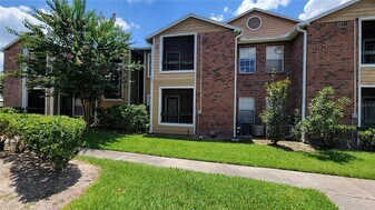 5500 Devonbriar Way, Unit 210 in Orlando, FL - Building Photo