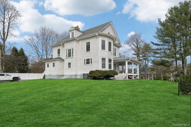 397 Split Rock Rd in Syosset, NY - Building Photo - Building Photo