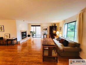 41 Ardsley Ct in East Brunswick, NJ - Building Photo - Building Photo