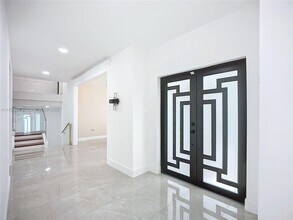 9641 W Calusa Club Dr in Miami, FL - Building Photo - Building Photo