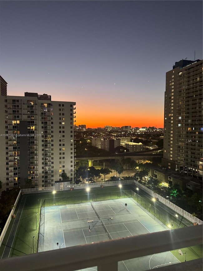 800 N Miami Ave, Unit E-1710 in Miami, FL - Building Photo - Building Photo