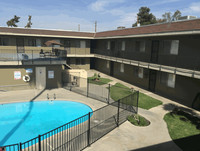 Sierra View Apartments in Porterville, CA - Foto de edificio - Building Photo