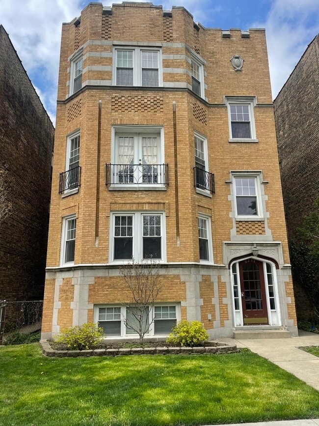 6234 N Sacramento Ave