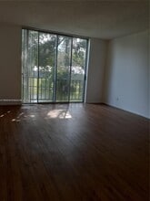 3670 Inverrary Dr in Lauderhill, FL - Building Photo - Building Photo