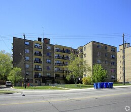 608 Dawes Rd in Toronto, ON - Building Photo - Building Photo