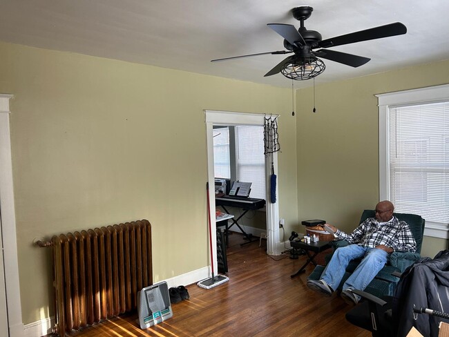 4317 River Rd NW, Unit apt 2 in Washington, DC - Building Photo - Building Photo