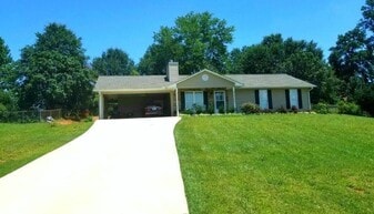 3225 Montgomery Dr in Gainesville, GA - Building Photo