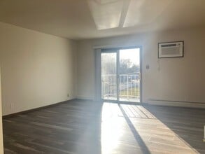 112 S Wisconsin St in Elkhorn, WI - Building Photo - Building Photo