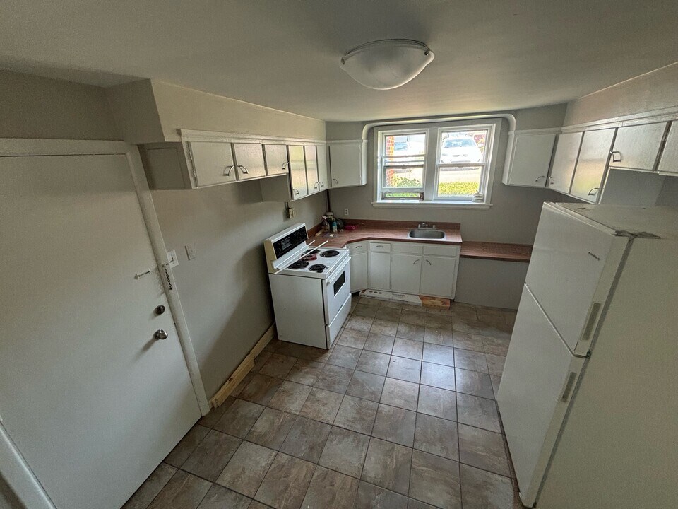 15 West Ln in Moncton, NB - Building Photo